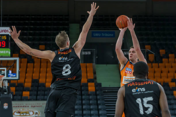 以胜任中卫 以胜任中卫